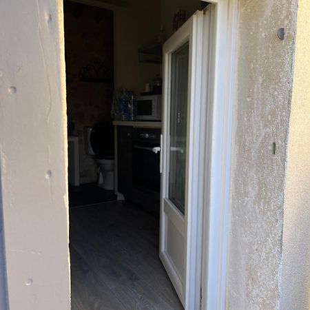 Petit Studio Le Pigeonnier A 5 Mn De Lourmarin Apartamento Puyvert Exterior foto