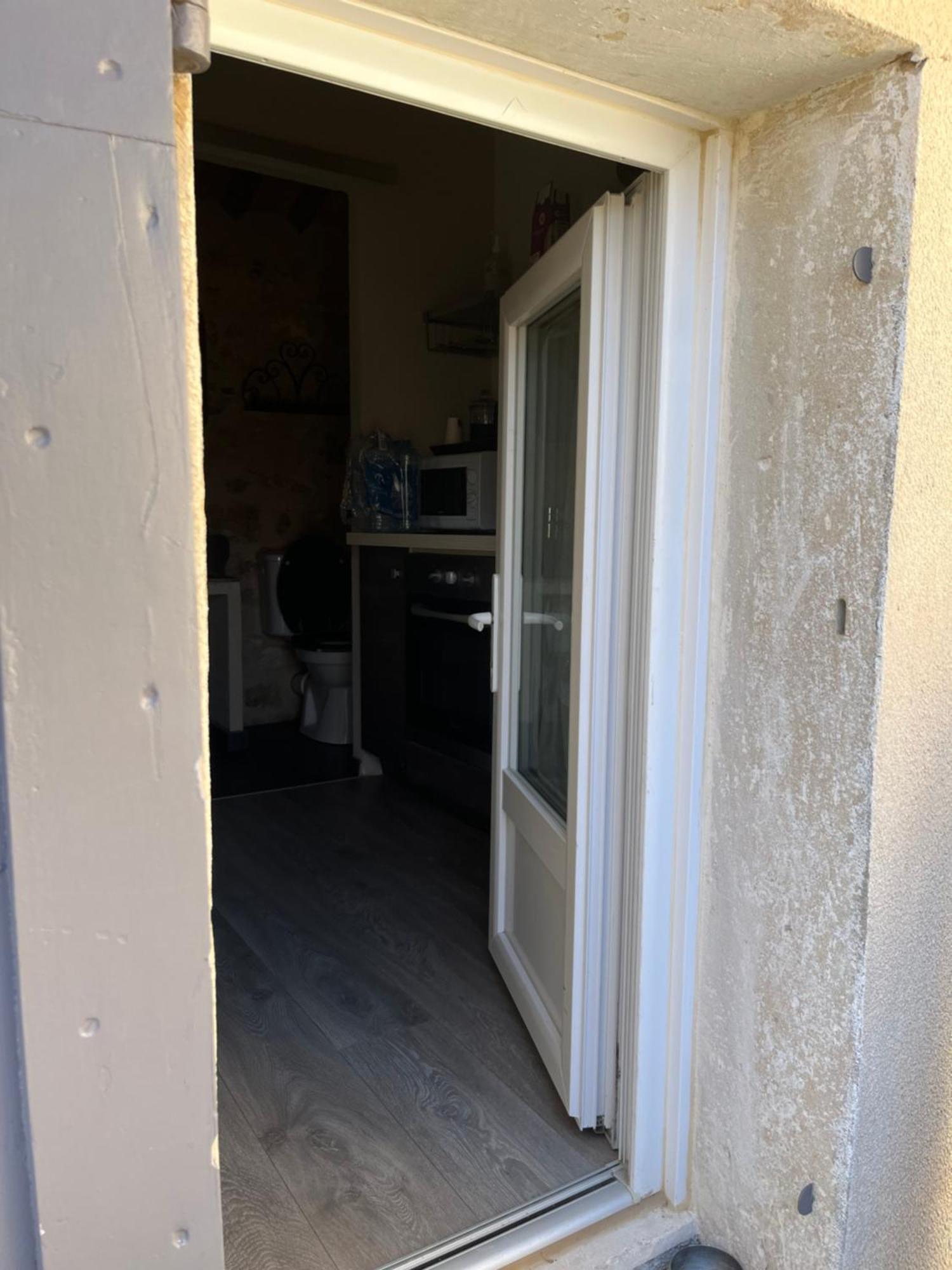 Petit Studio Le Pigeonnier A 5 Mn De Lourmarin Apartamento Puyvert Exterior foto