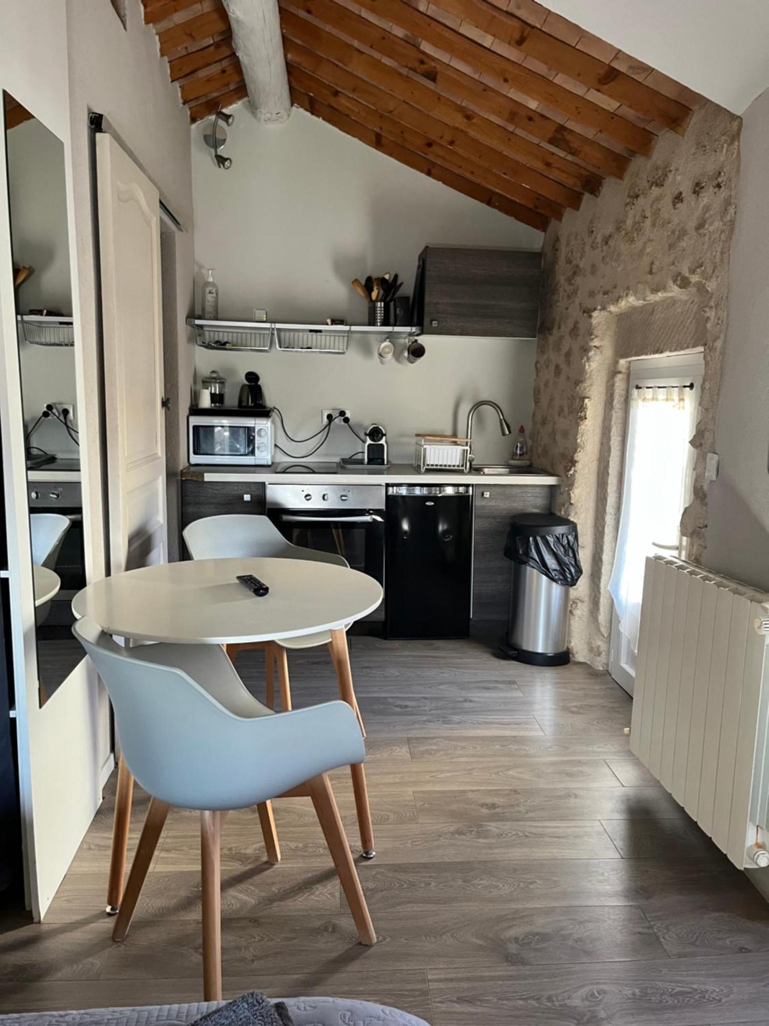 Petit Studio Le Pigeonnier A 5 Mn De Lourmarin Apartamento Puyvert Exterior foto